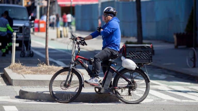 Easy E-Biking - New York City food delivery workers on e-bikes could see legal relief soon