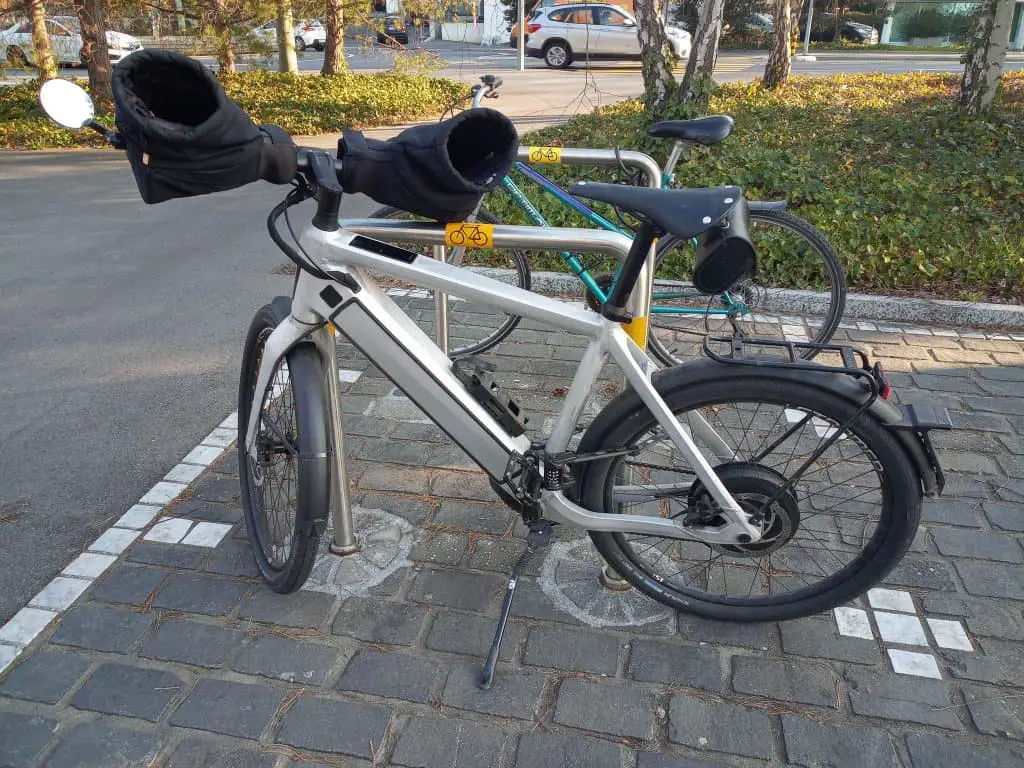 Easy E-Biking - city e-bike with gloves, helping to make electric biking practical and fun