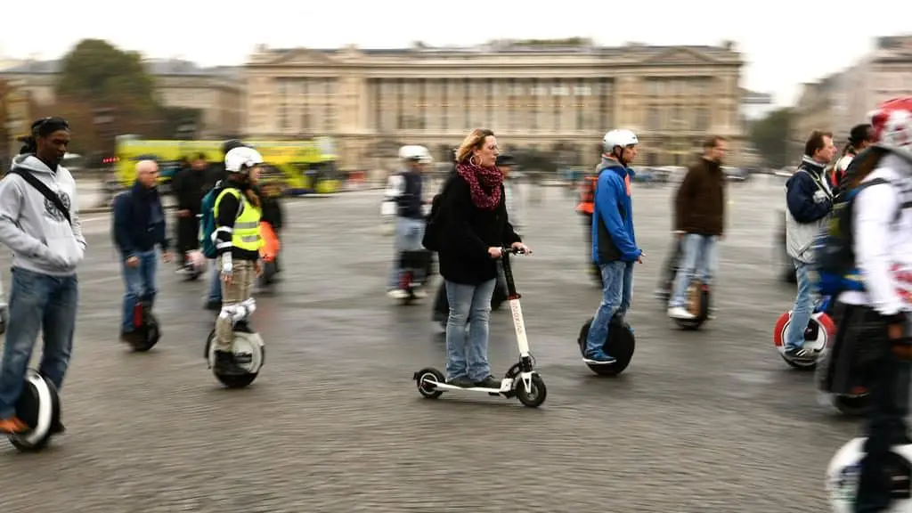 Easy E-Biking - too many e-vehicles in cities, helping to make electric biking practical and fun