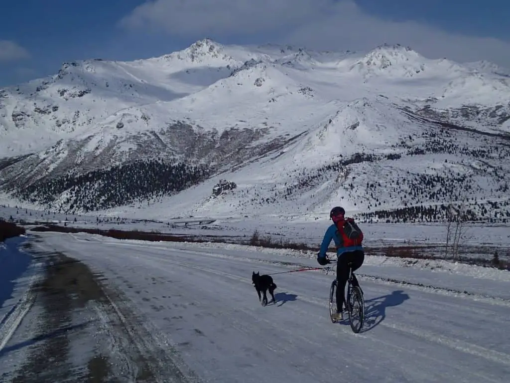 Easy E-Biking - e-bike cyclist winter snow, helping to make electric biking practical and fun