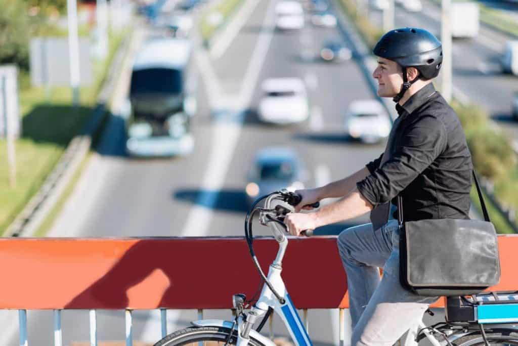 Easy E-Biking - man e-bike city, helping to make electric biking practical and fun