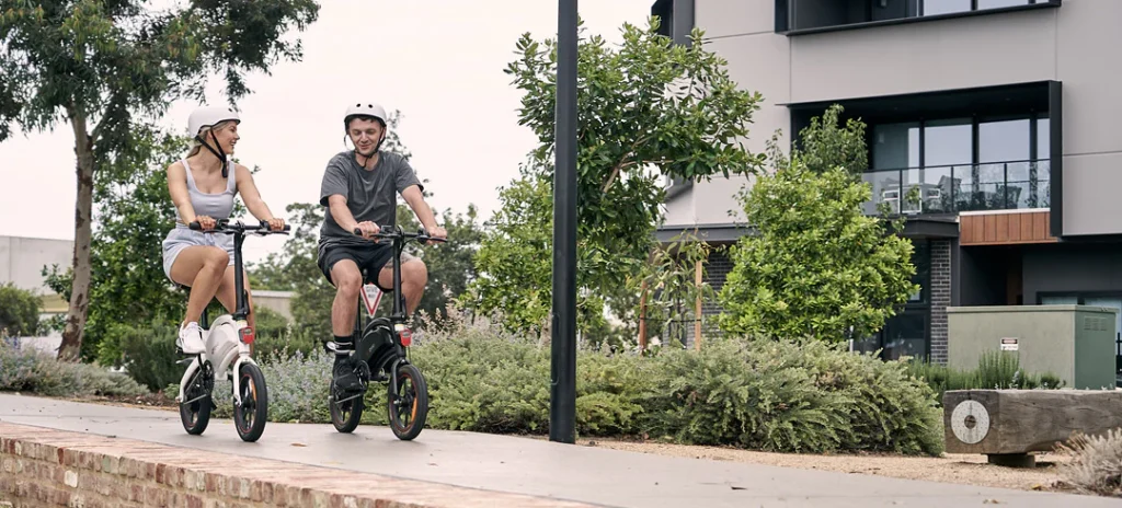 Easy E-Biking - DYU D3F folding e-bike, city riders, helping to make electric biking practical and fun